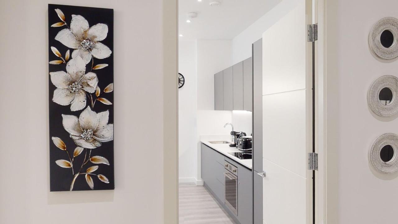 The Atrium Apartment มิลตันคีนส์ ภายนอก รูปภาพ