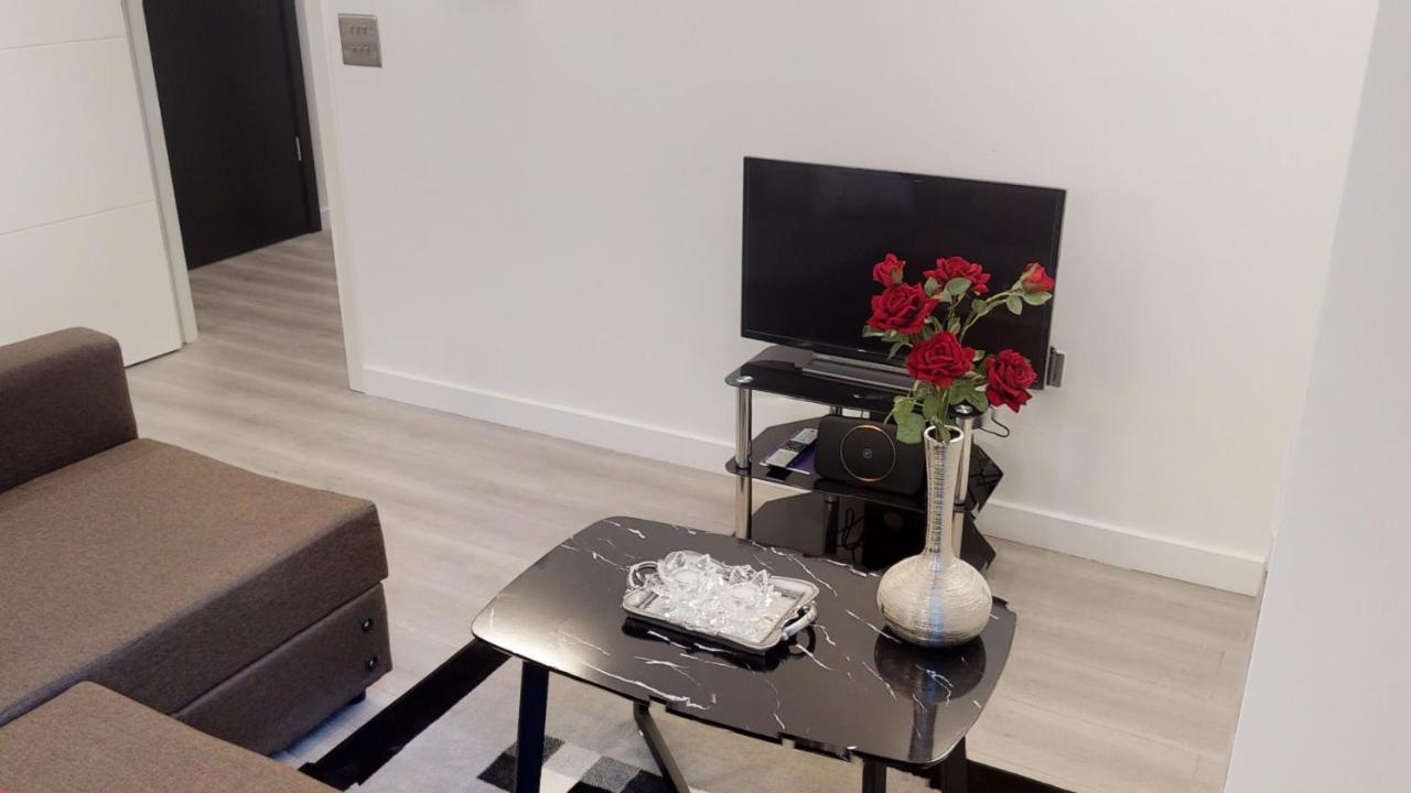 The Atrium Apartment มิลตันคีนส์ ภายนอก รูปภาพ