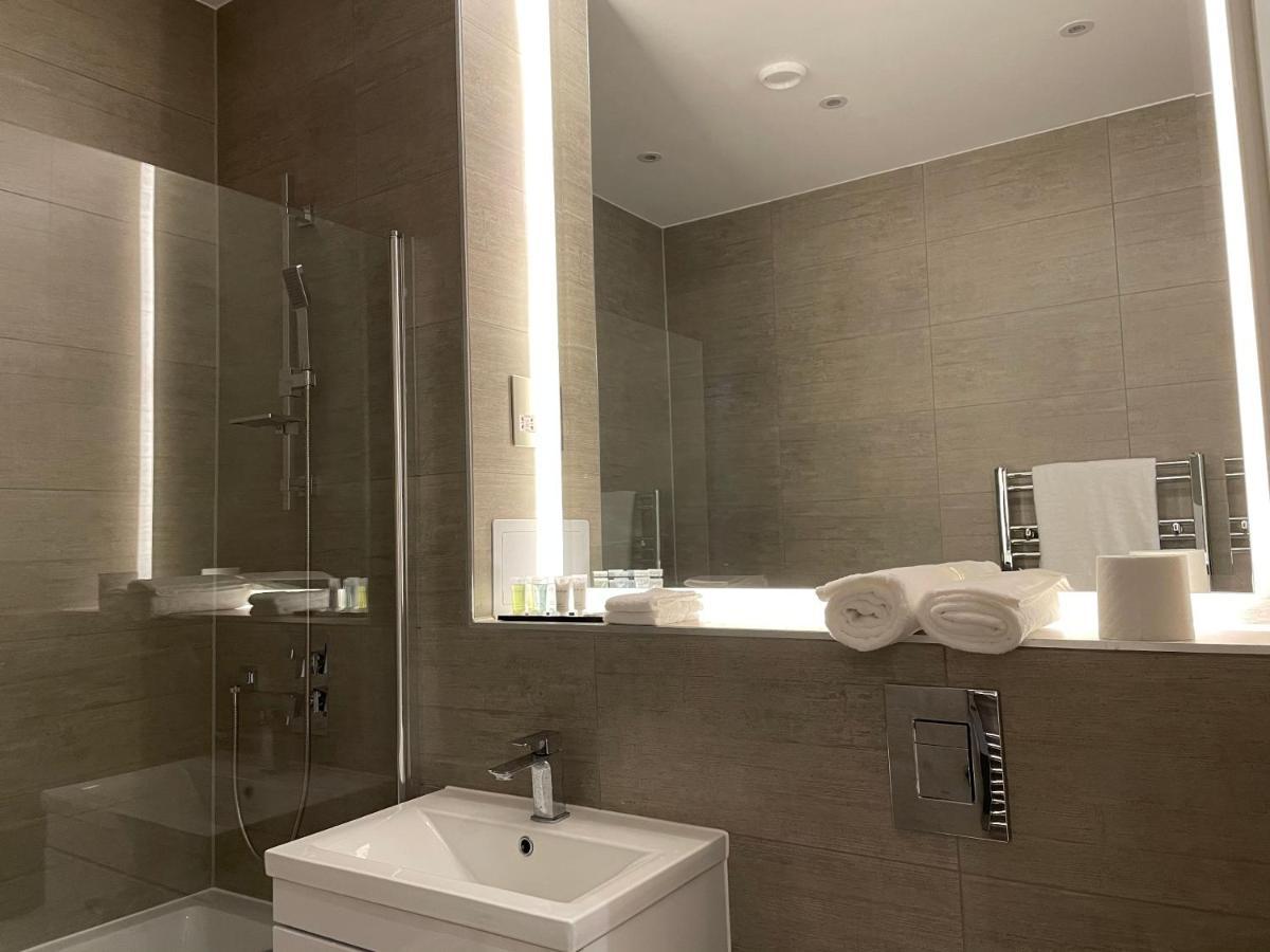 The Atrium Apartment มิลตันคีนส์ ภายนอก รูปภาพ
