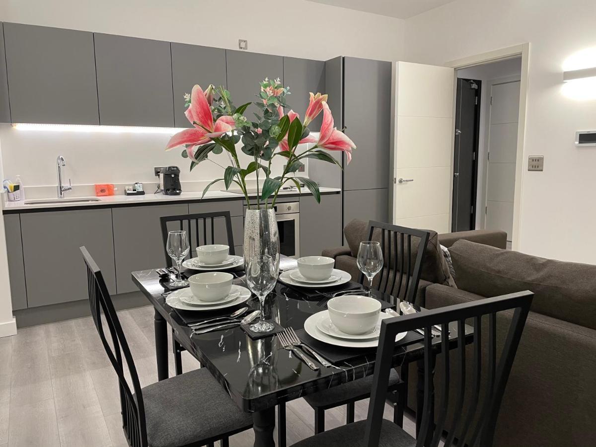 The Atrium Apartment มิลตันคีนส์ ภายนอก รูปภาพ