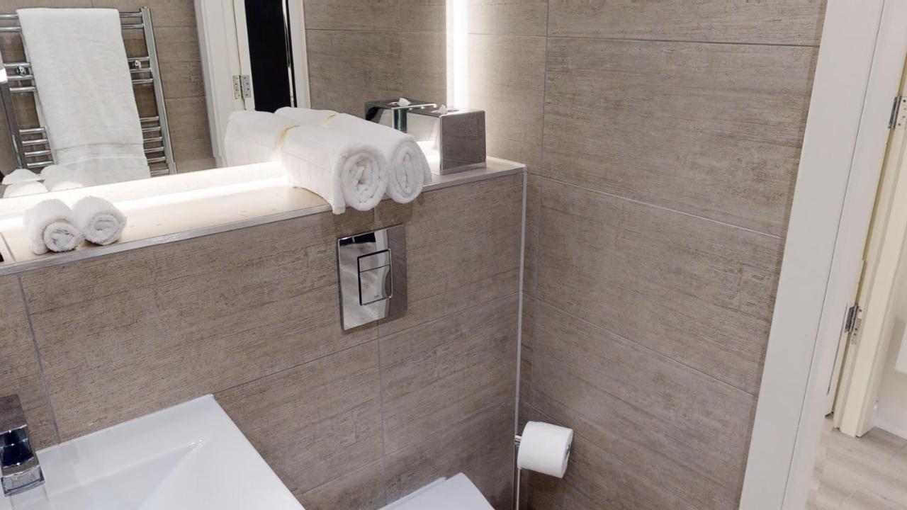 The Atrium Apartment มิลตันคีนส์ ภายนอก รูปภาพ