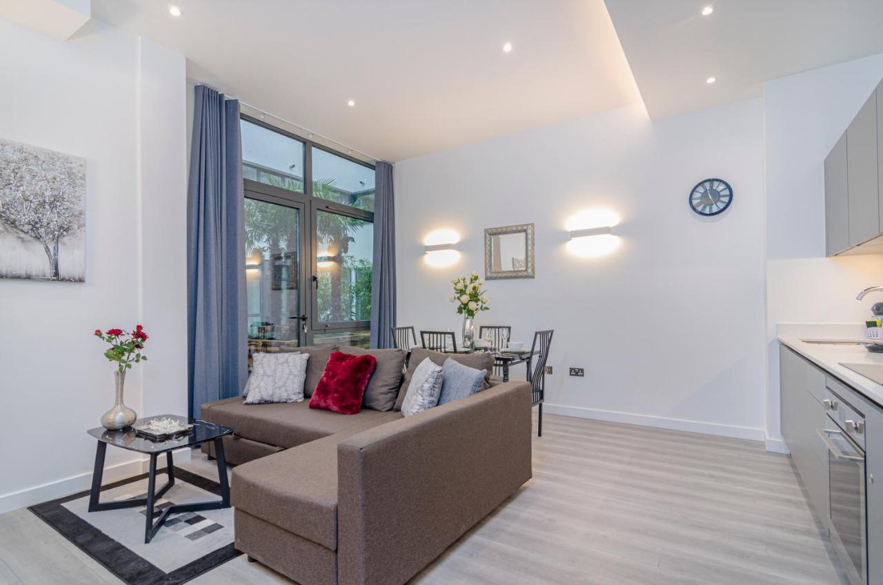 The Atrium Apartment มิลตันคีนส์ ภายนอก รูปภาพ