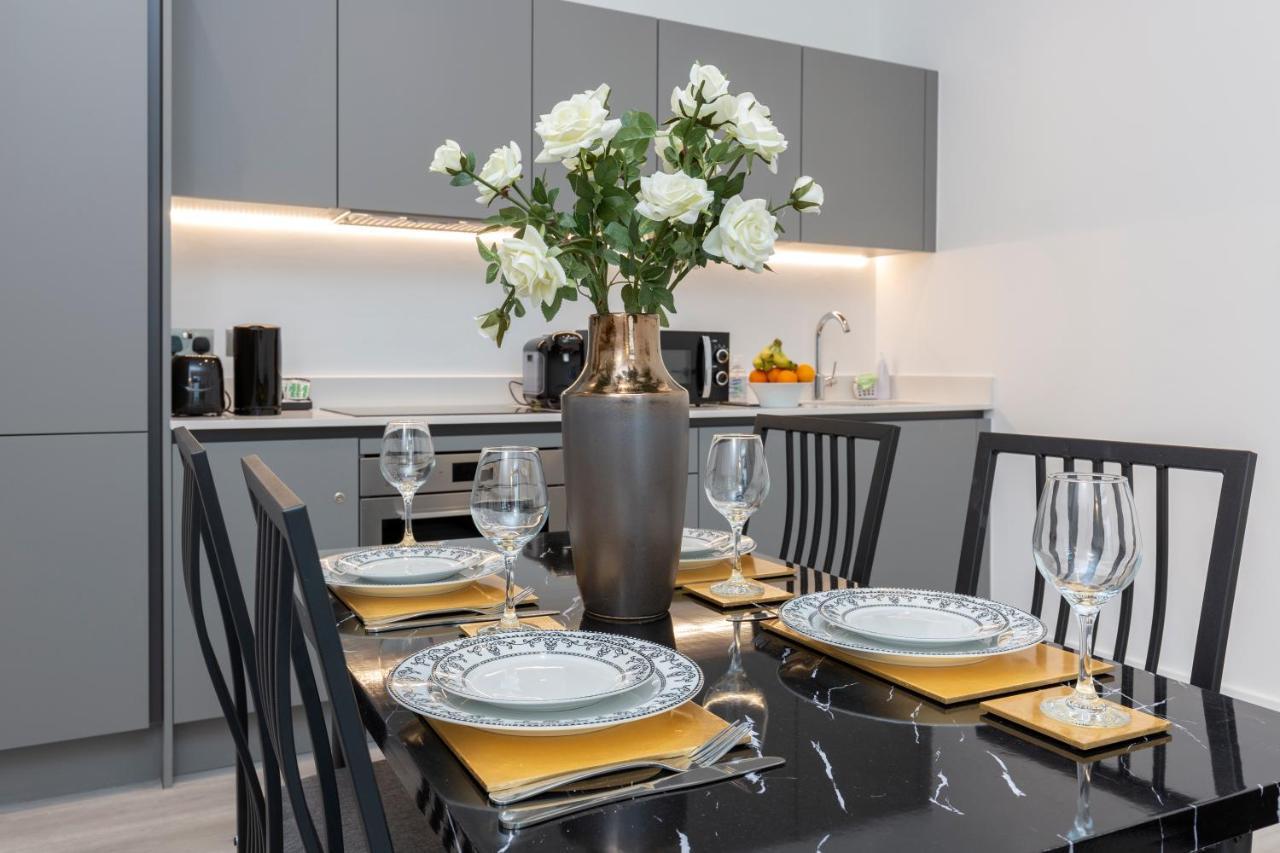 The Atrium Apartment มิลตันคีนส์ ภายนอก รูปภาพ