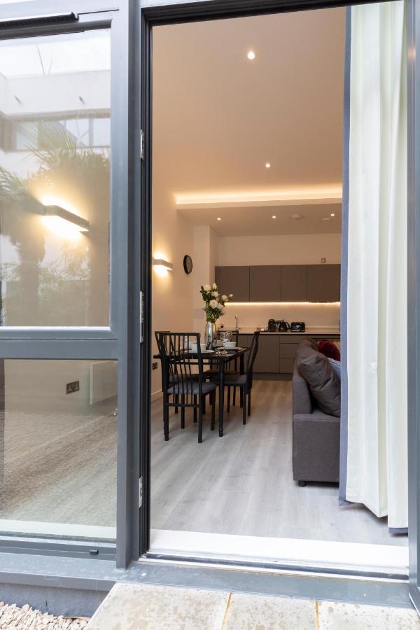 The Atrium Apartment มิลตันคีนส์ ภายนอก รูปภาพ