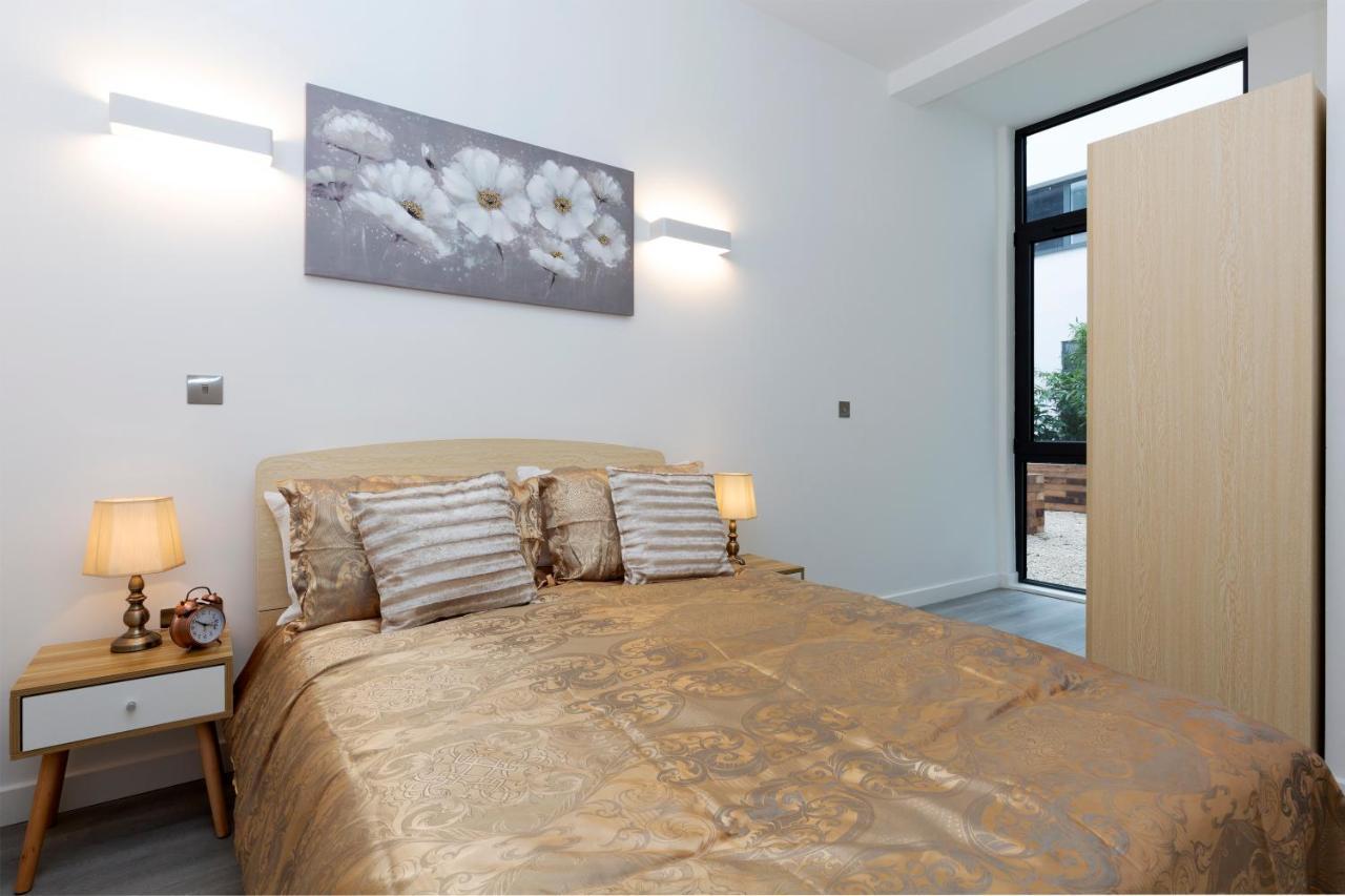 The Atrium Apartment มิลตันคีนส์ ภายนอก รูปภาพ