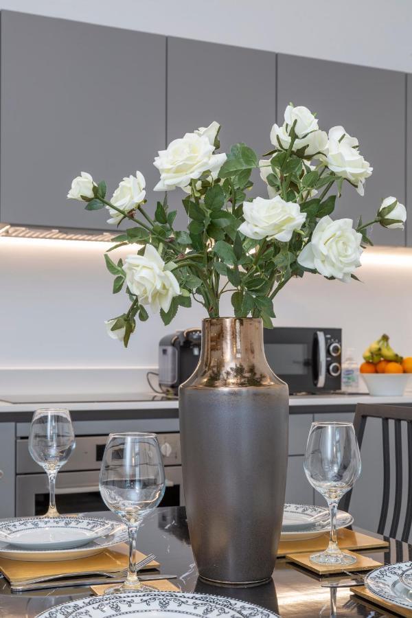 The Atrium Apartment มิลตันคีนส์ ภายนอก รูปภาพ