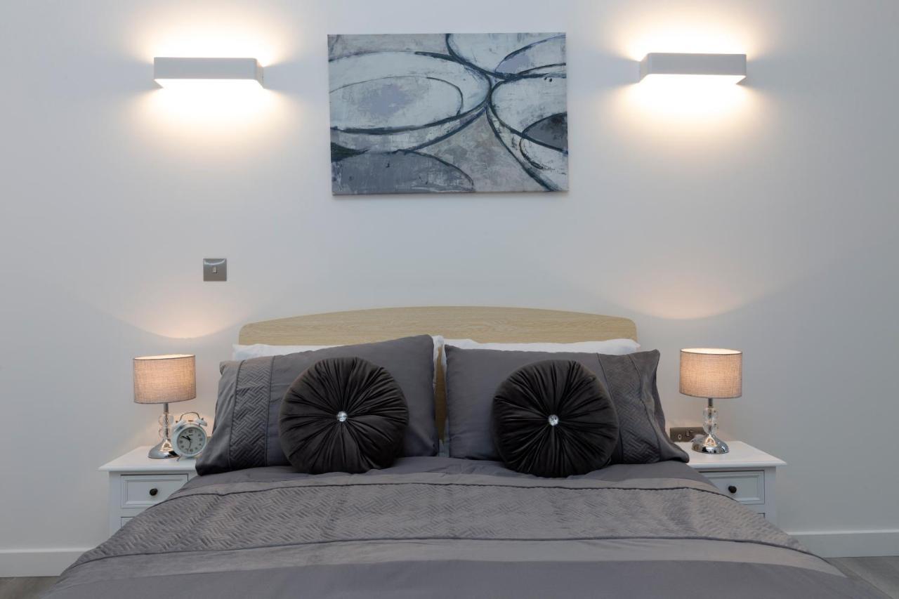 The Atrium Apartment มิลตันคีนส์ ภายนอก รูปภาพ